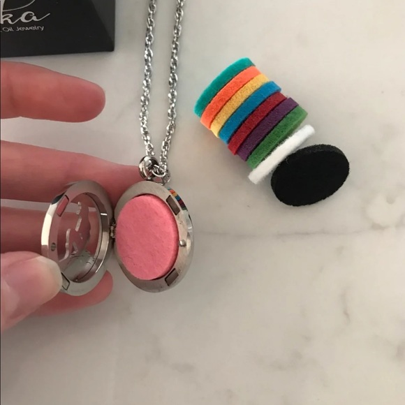 little Mermaid Ariel Essential Oil necklace - Picture 3 of 3